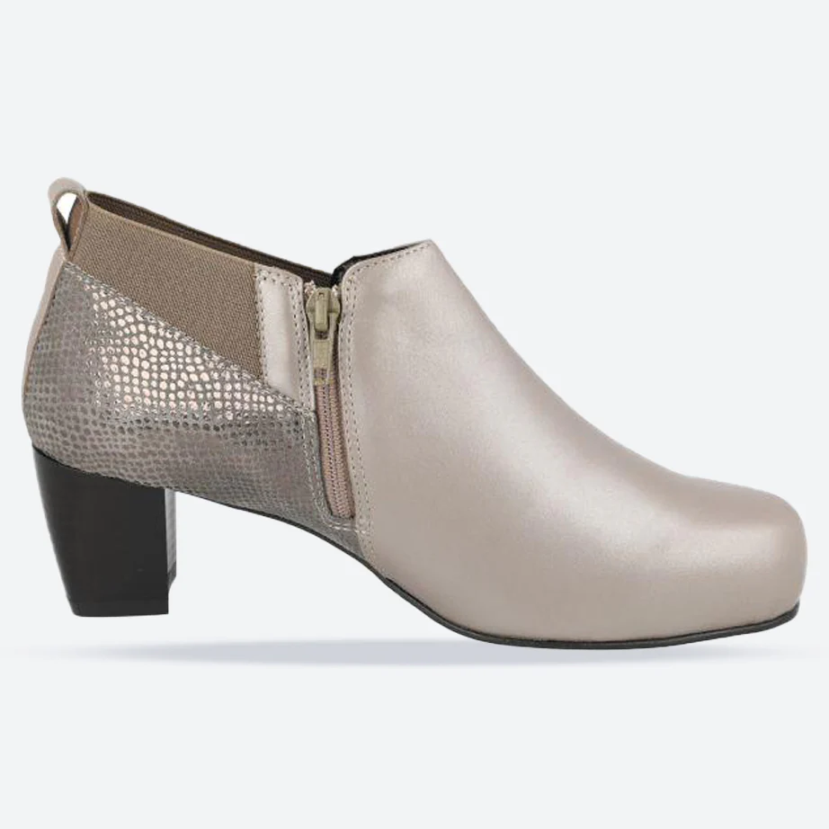 Women's Wide Fit DB Carrie Boots - Image 12